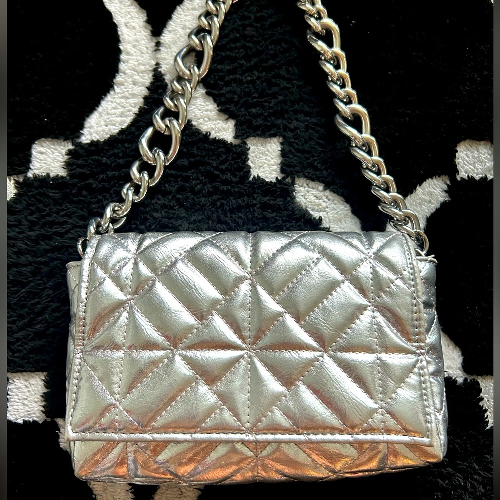 Silver shoulder back with chain